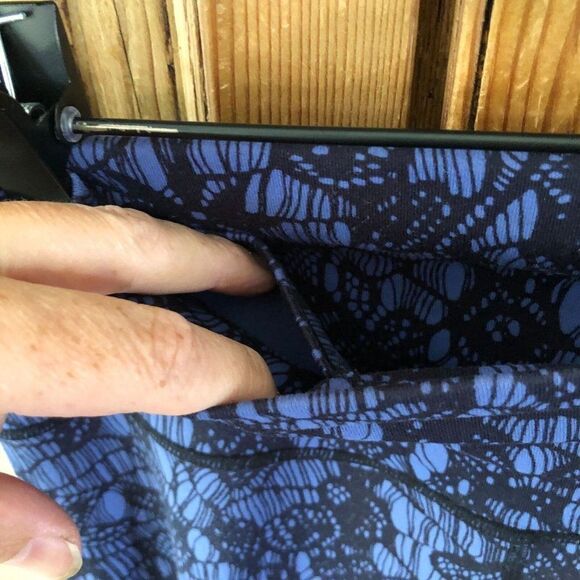 Fabletics‎ XS / S (?) Blue Black Leggings Lace Floral Full Length - Picture 2 of 6